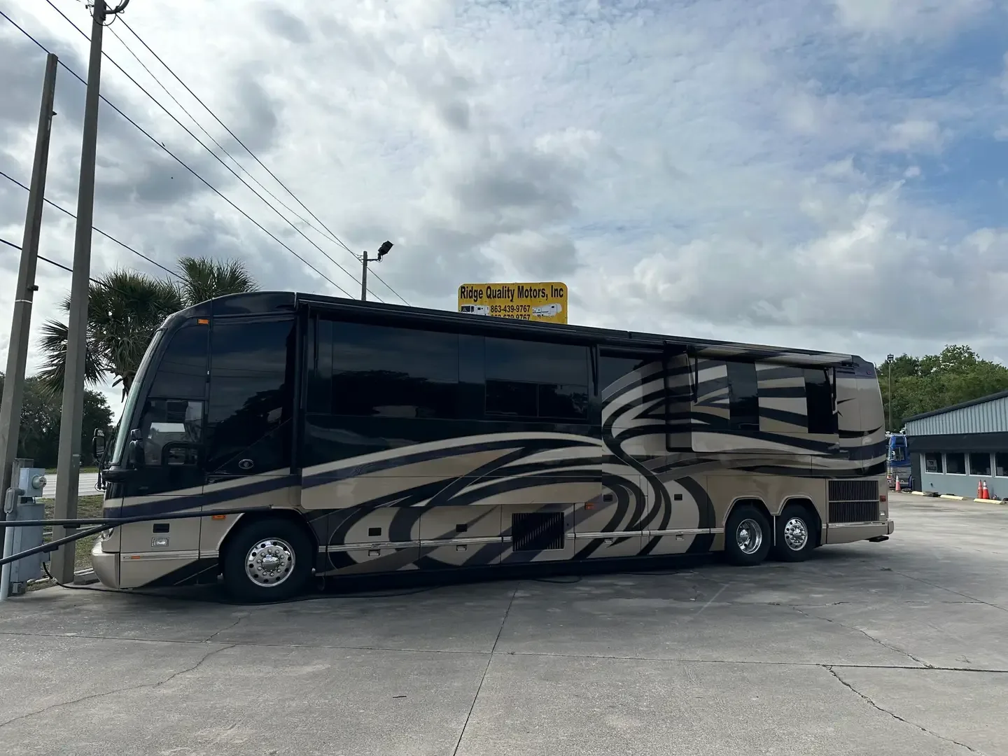 2009 Featherlite H3-45