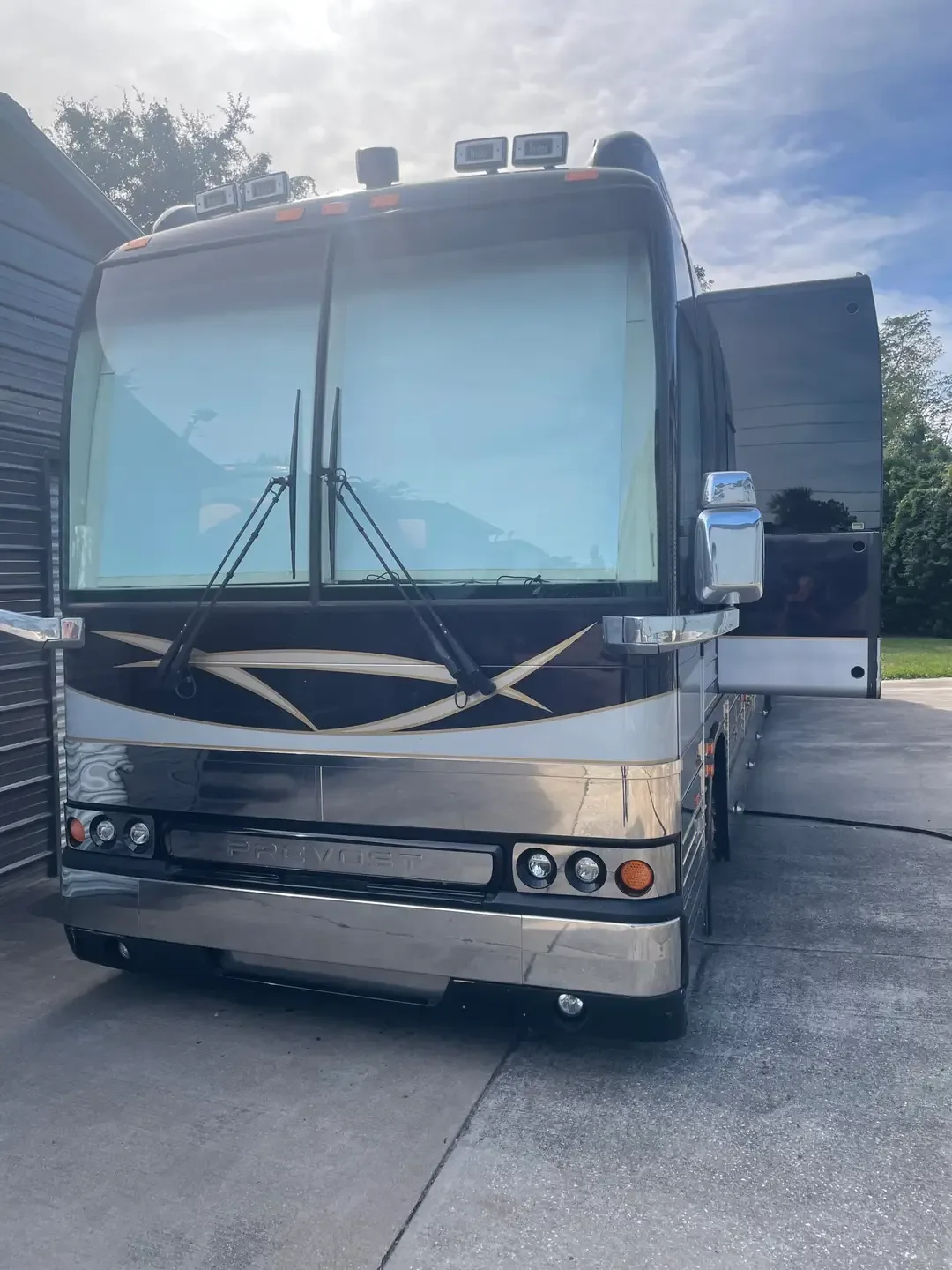 2002 Parliament XLII Prevost motorcoach exterior - DOUBLE SLIDE, 195,000 miles