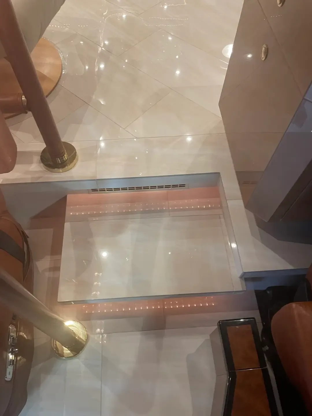 2003 Featherlite H3-45 : Double Slide