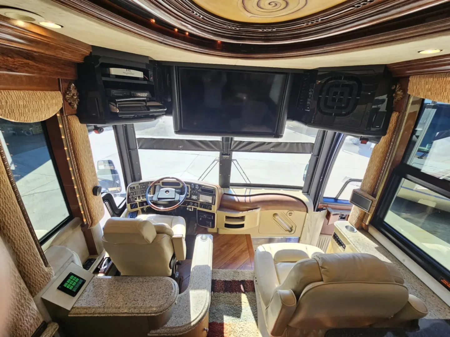 2005 Liberty XLII interior - photo 6 of 6