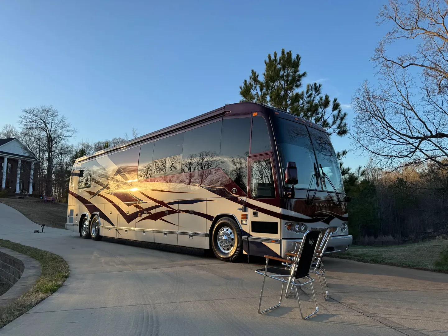 2010 Featherlite H3-45 interior - photo 8 of 18