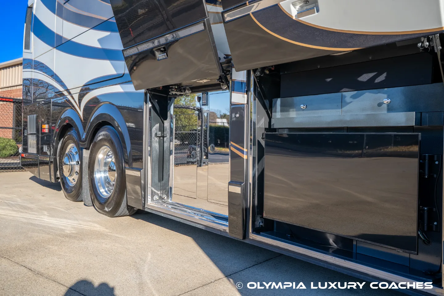 2013 Millenium H3-45 interior - photo 8 of 32