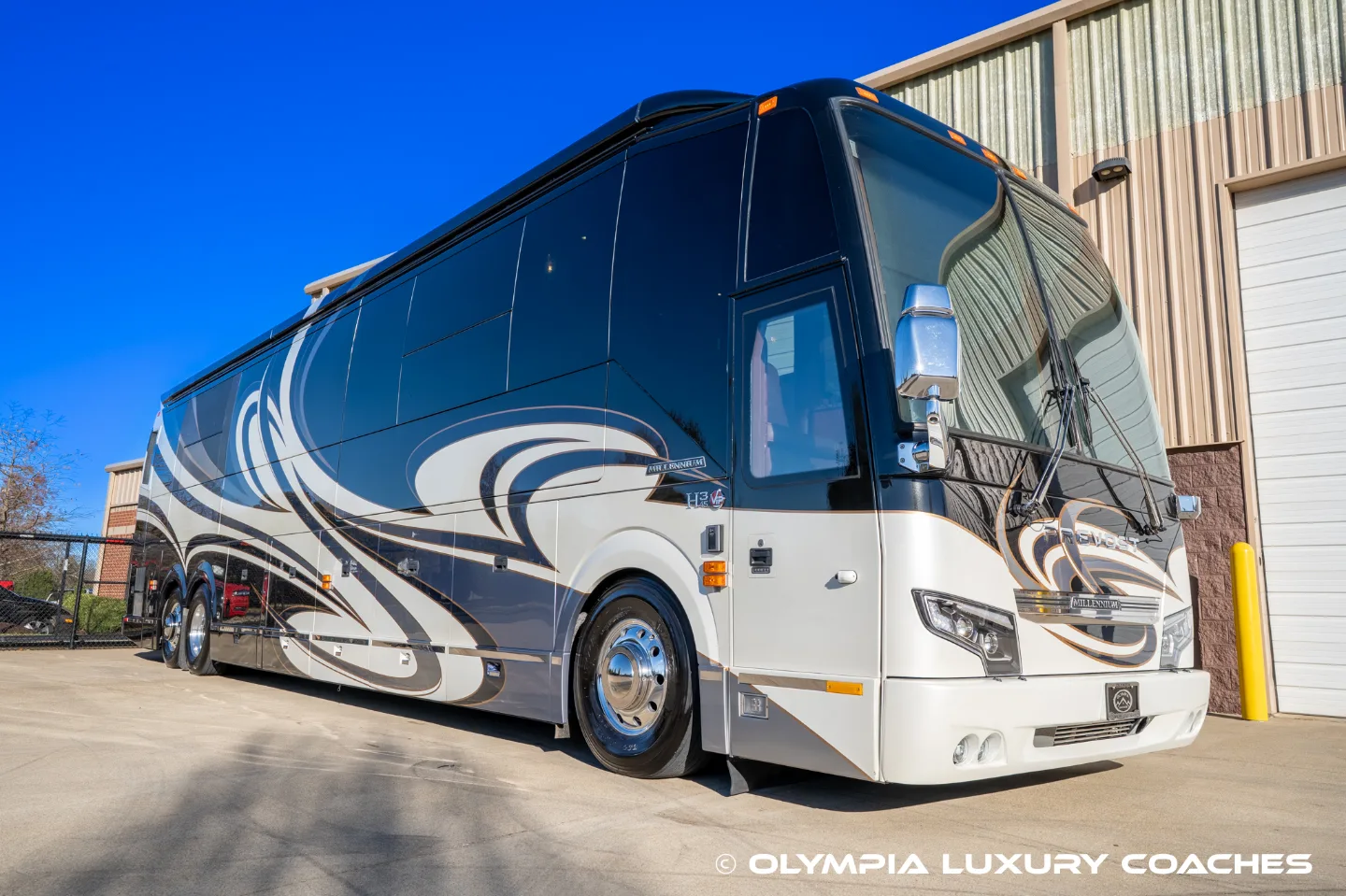 2013 Millenium H3-45 Prevost motorcoach exterior - QUAD SLIDE, 79,000 miles
