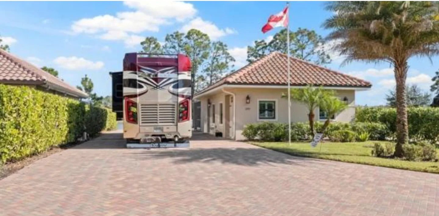 Golden Palms Luxury Motorcoach Resort - photo 2 of 7