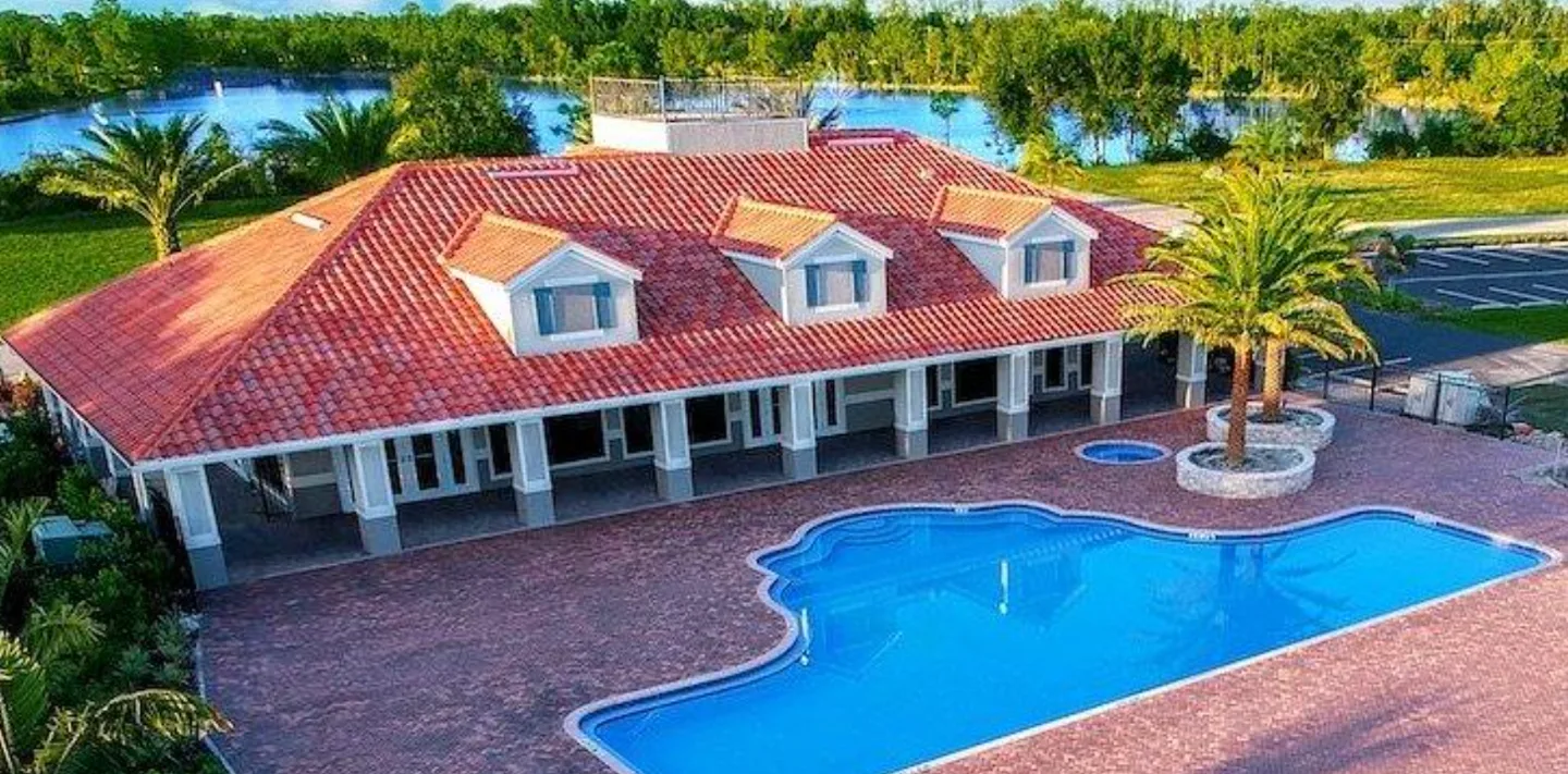 Golden Palms Luxury Motorcoach Resort - photo 5 of 7