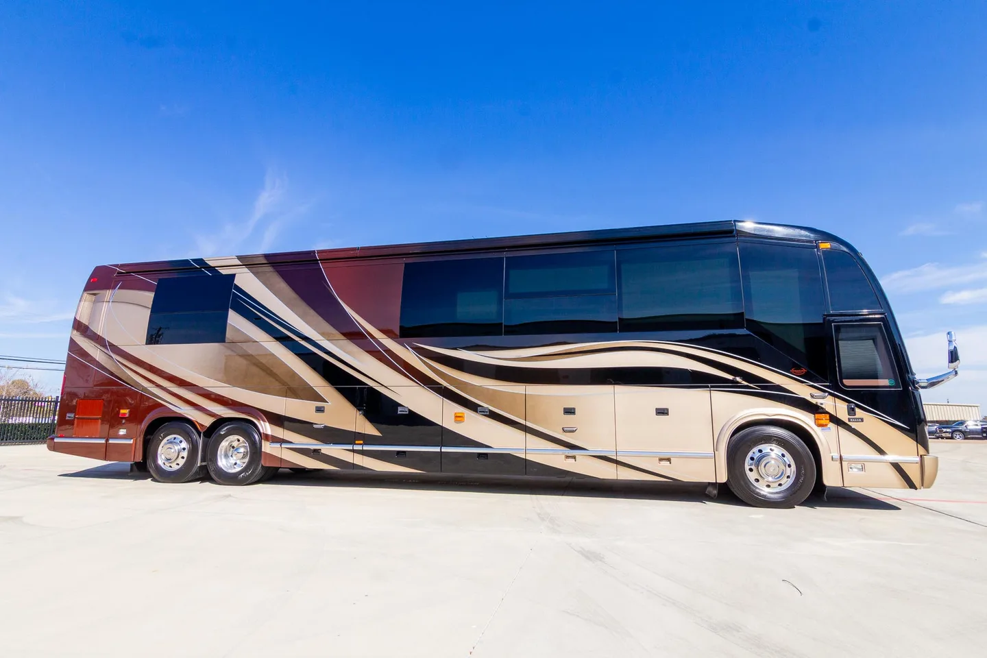 2017 Marathon H3-45 interior - photo 7 of 60