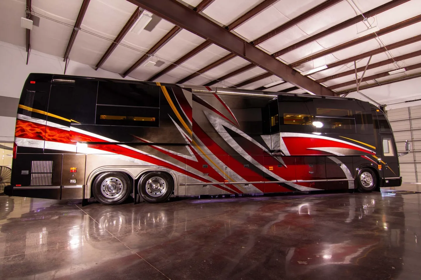 2016 Marathon H3-45 Prevost motorcoach exterior - QUAD SLIDE, 0 miles
