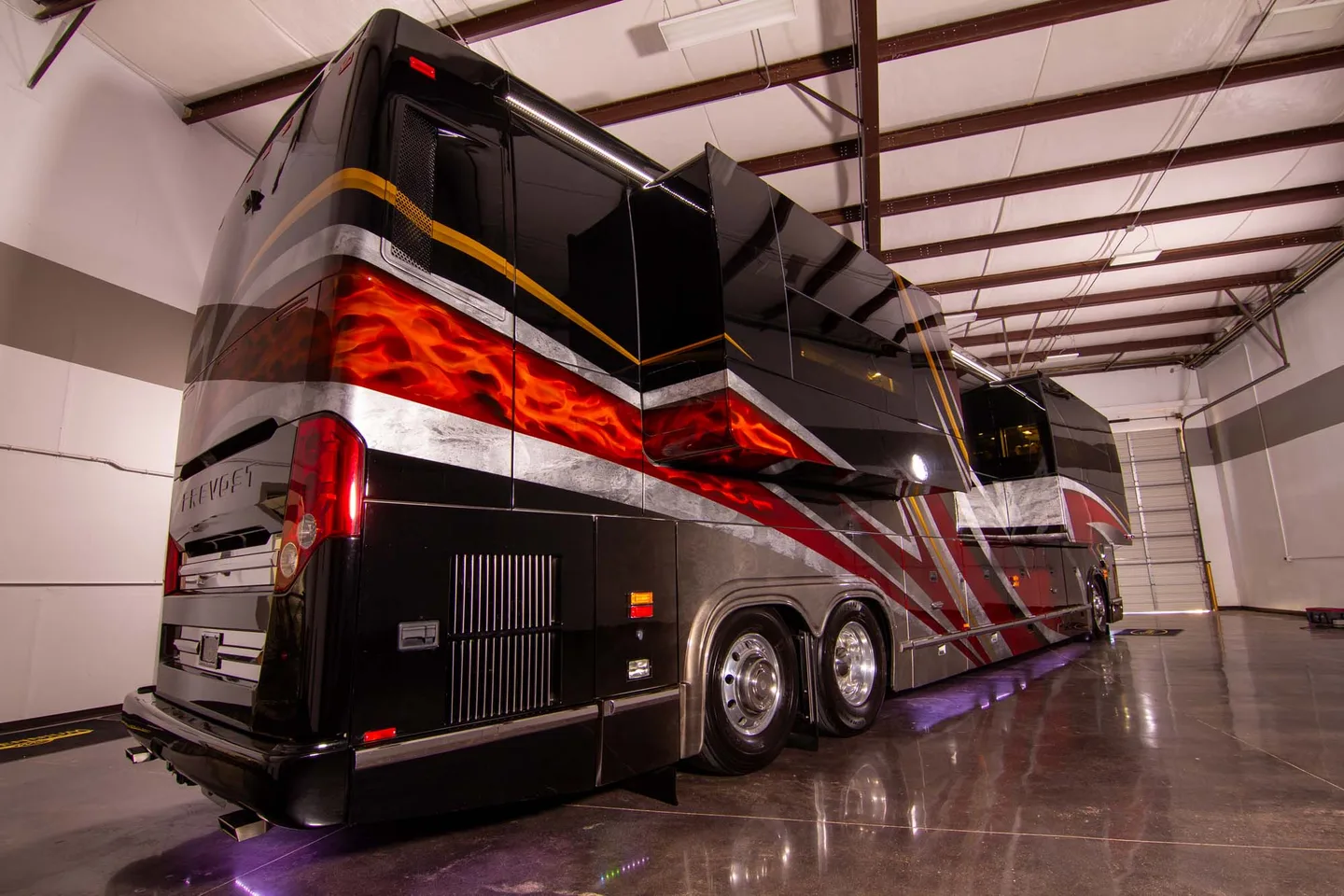 2016 Marathon H3-45 interior - photo 4 of 55