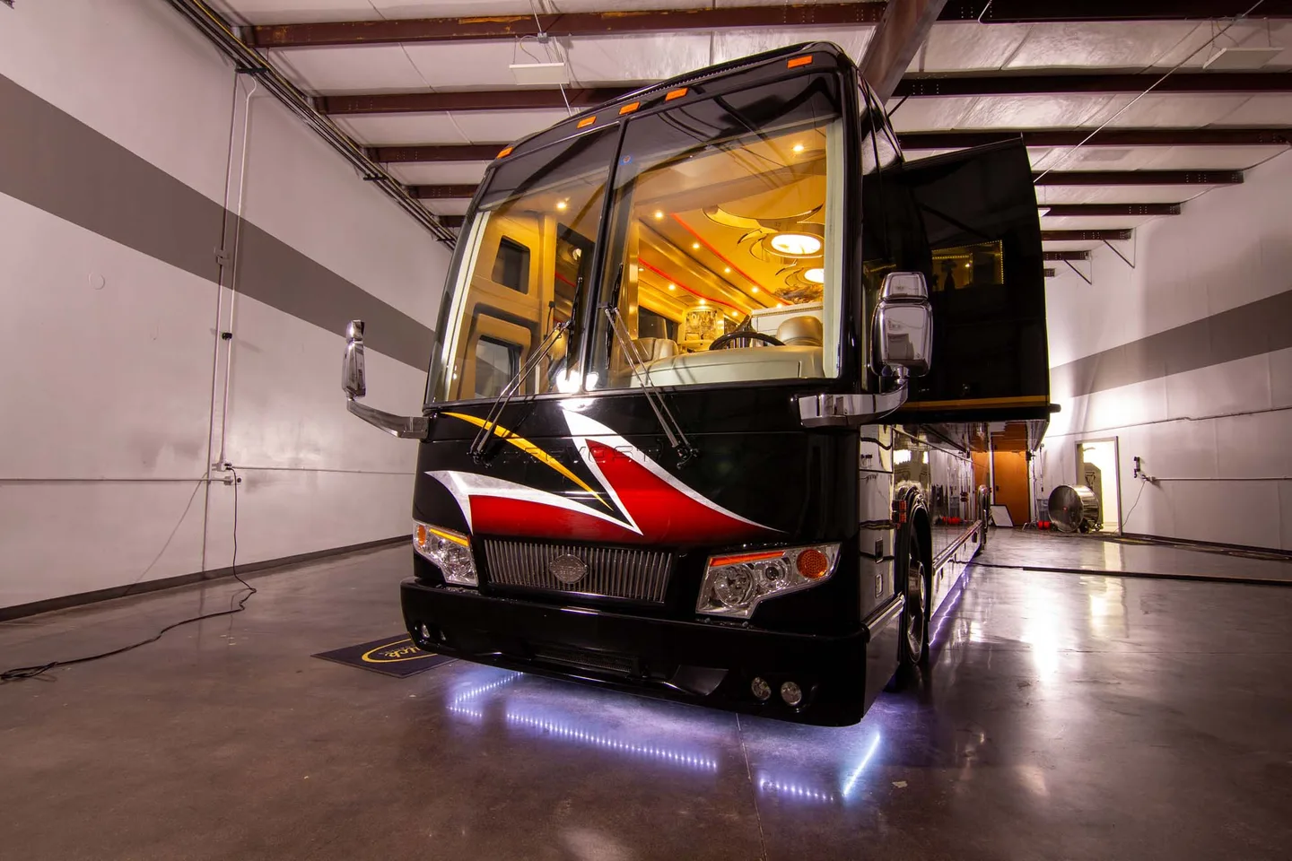 2016 Marathon H3-45 interior - photo 6 of 55