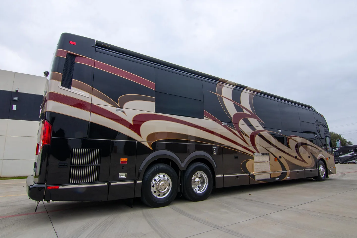 2012 Liberty H3-45 interior - photo 8 of 61