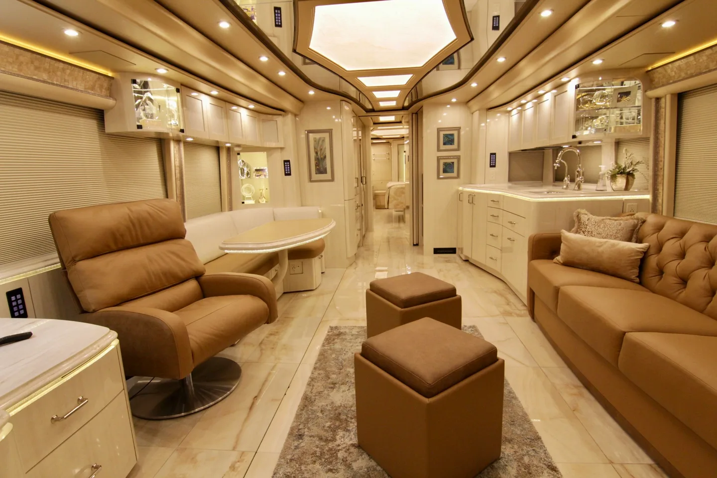 2019 Prevost Marathon H345 QS