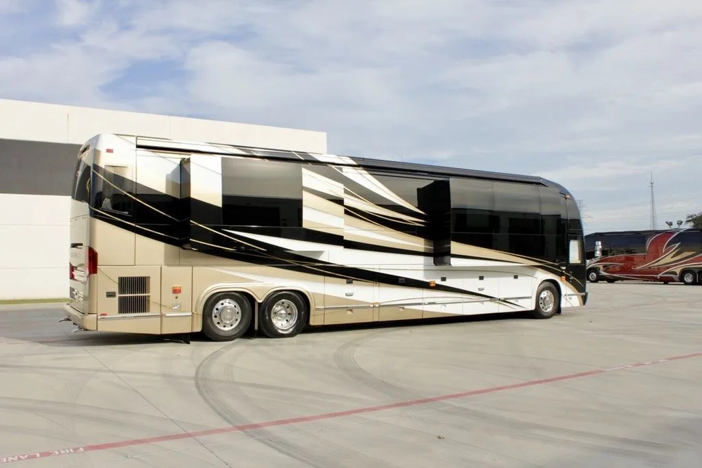 2019 Prevost Marathon H345 QS