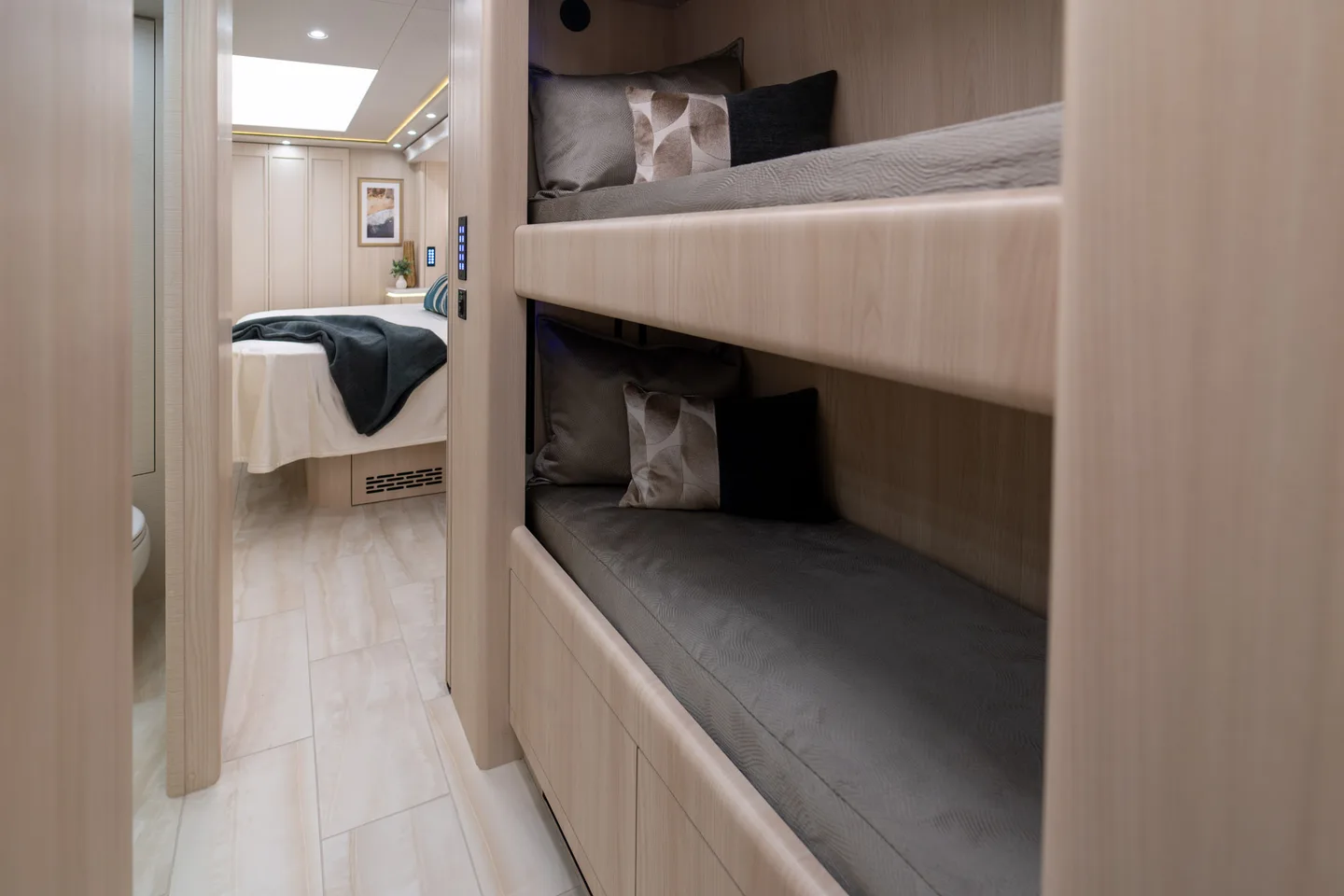 2024 Marathon H3-45 interior - photo 3 of 46