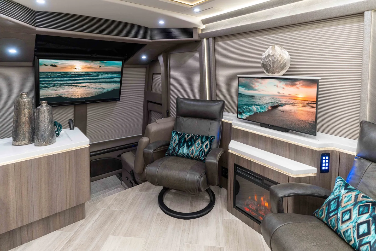 2022 Marathon H3-45 interior - photo 3 of 19