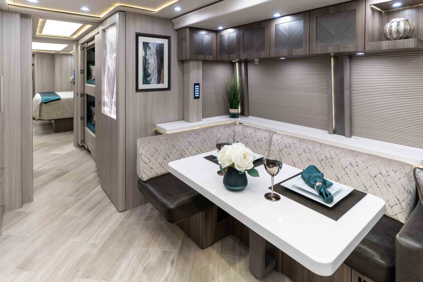 2022 Marathon H3-45 interior - photo 6 of 19