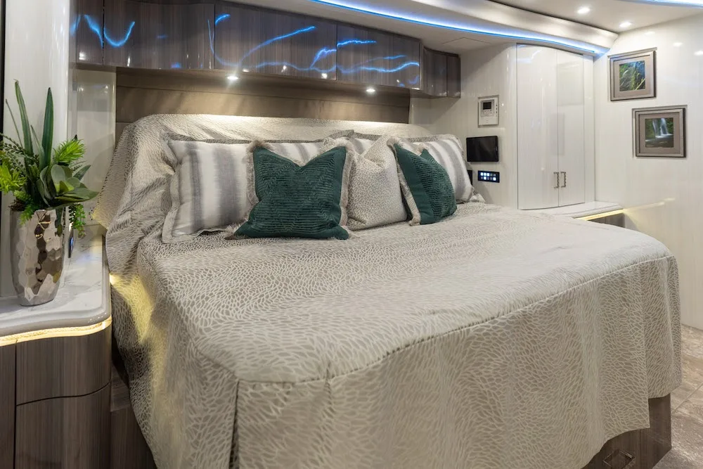 2020 Marathon H3-45 interior - photo 3 of 11