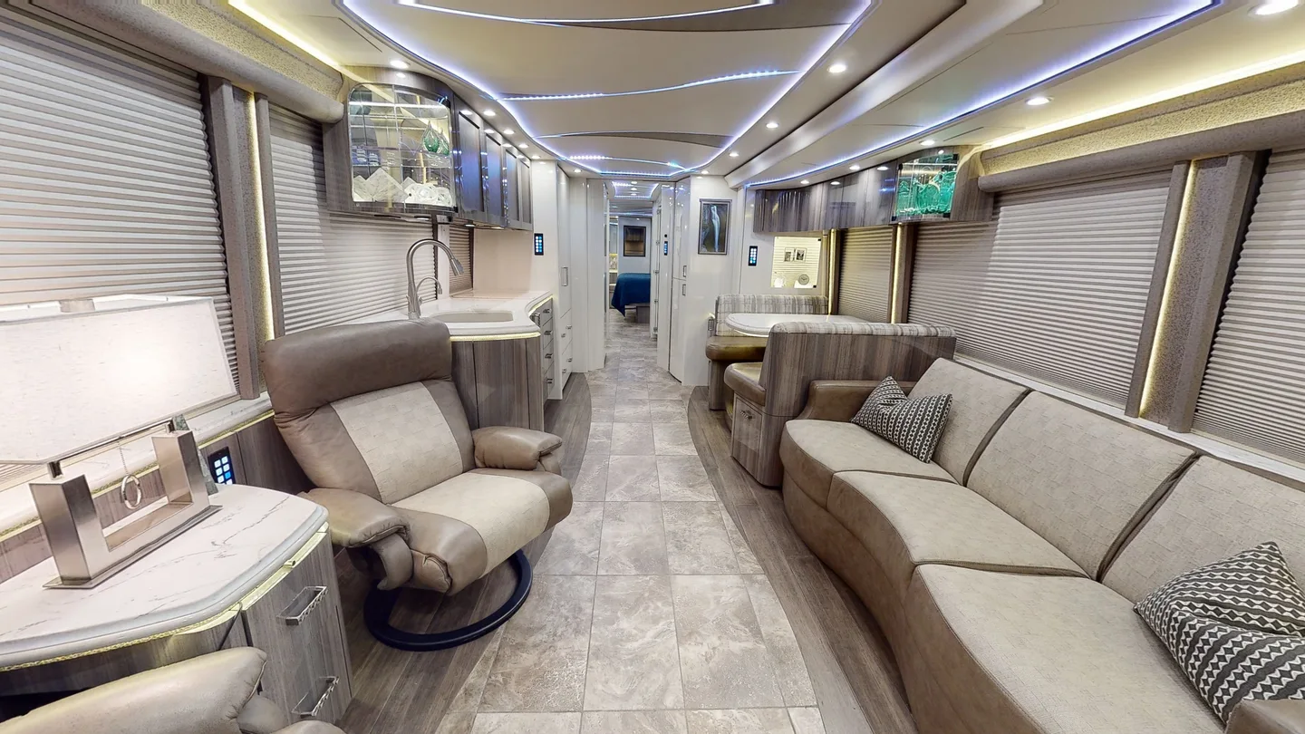 2020 Marathon H3-45 interior - photo 2 of 11