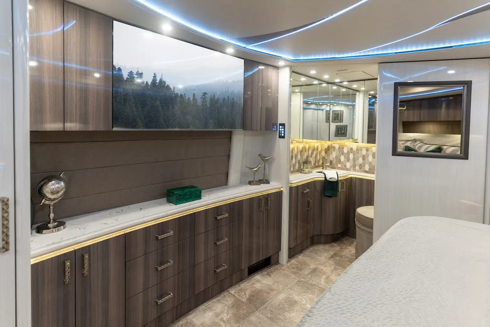 2020 Marathon H3-45 interior - photo 8 of 11