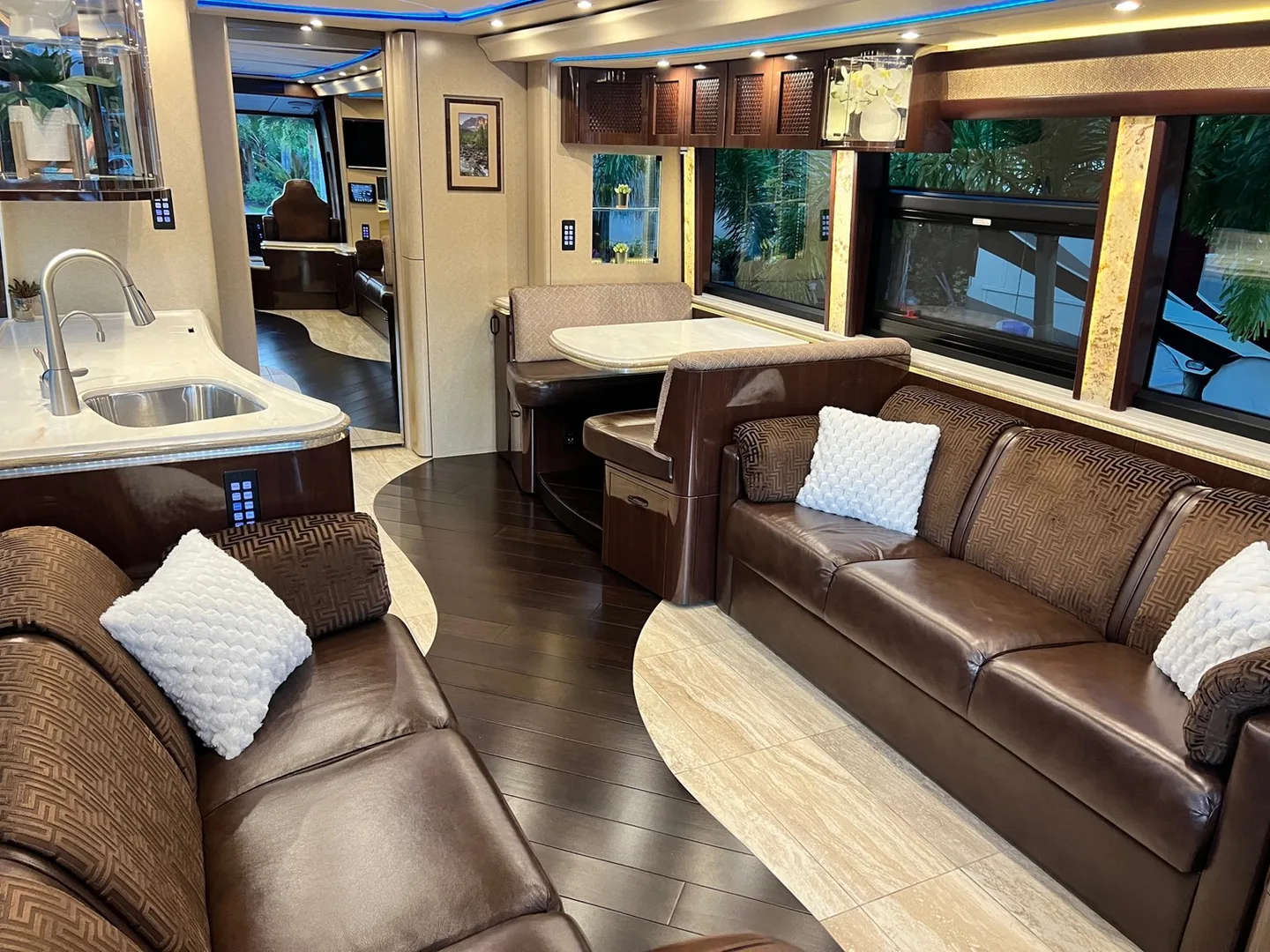 2018 Marathon XLII interior - photo 8 of 32