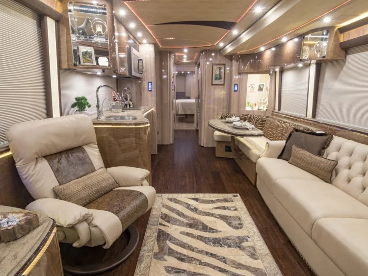 2017 Marathon XLII interior - photo 2 of 17