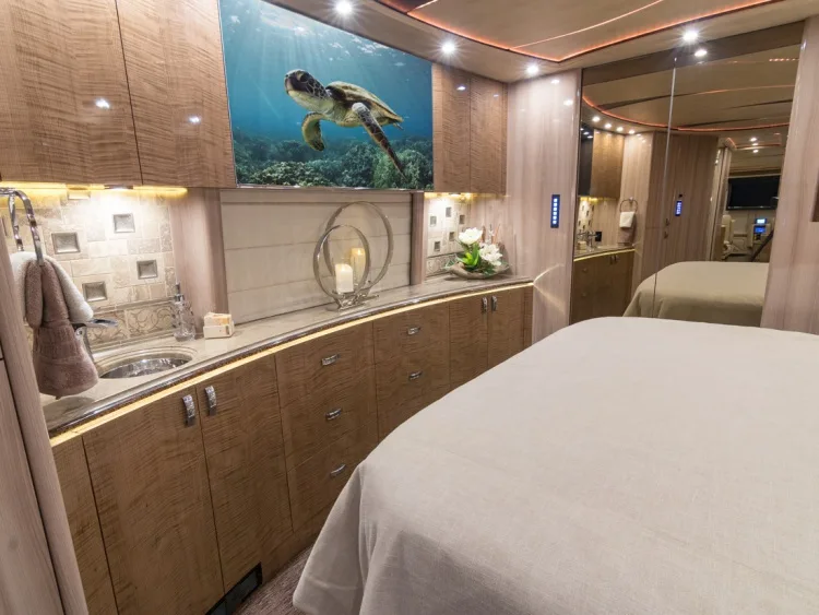 2017 Marathon XLII interior - photo 3 of 17