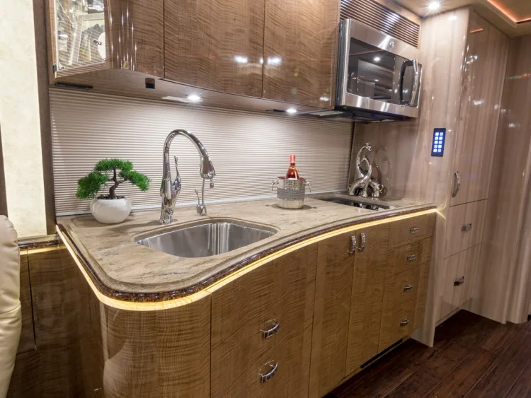 2017 Marathon XLII interior - photo 6 of 17