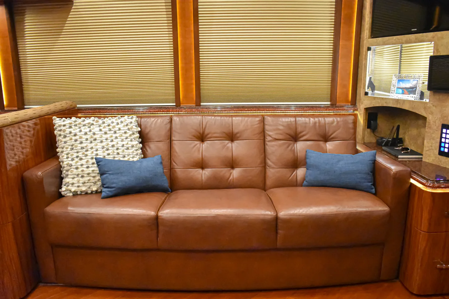 2015 Marathon XLII interior - photo 6 of 29