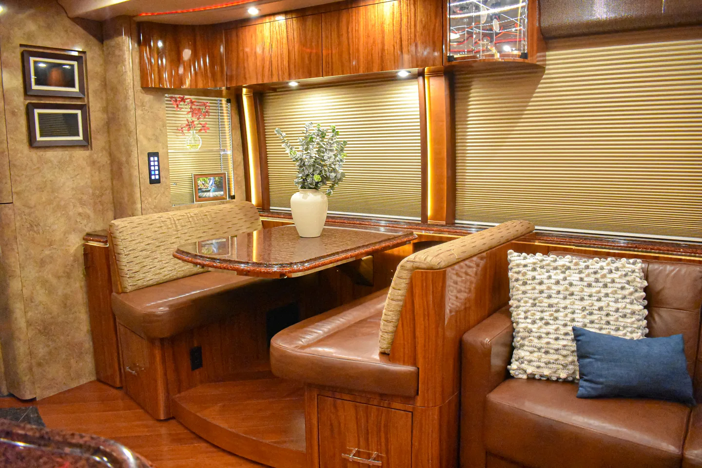 2015 Marathon XLII interior - photo 7 of 29