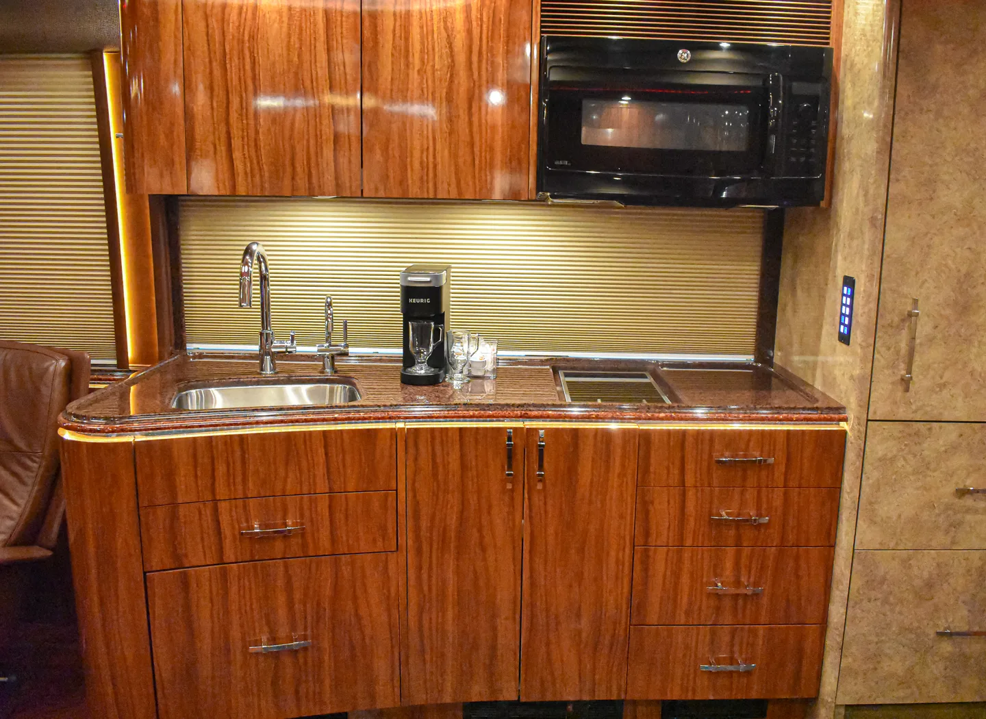 2015 Marathon XLII interior - photo 8 of 29