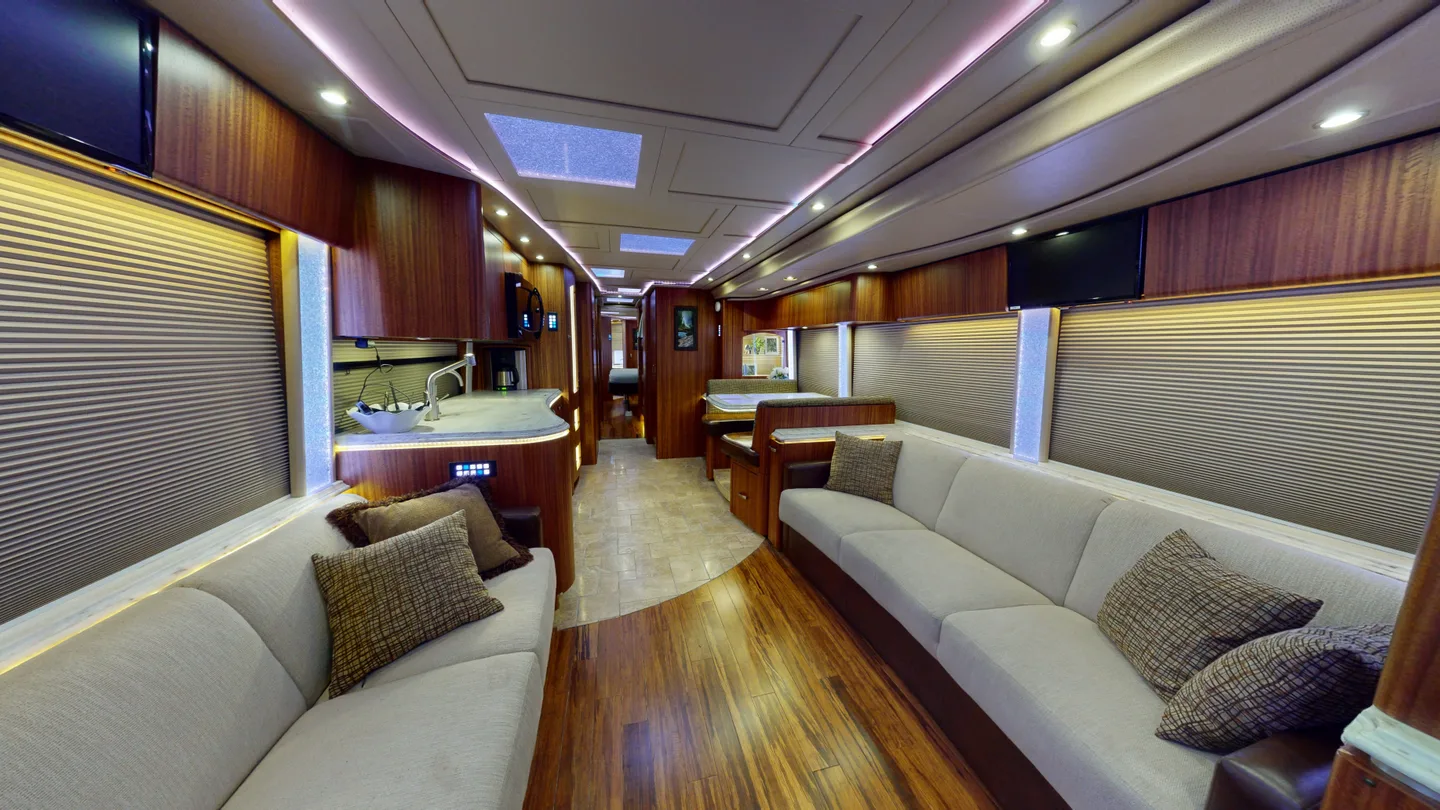 2014 Marathon H3-45 interior - photo 4 of 15