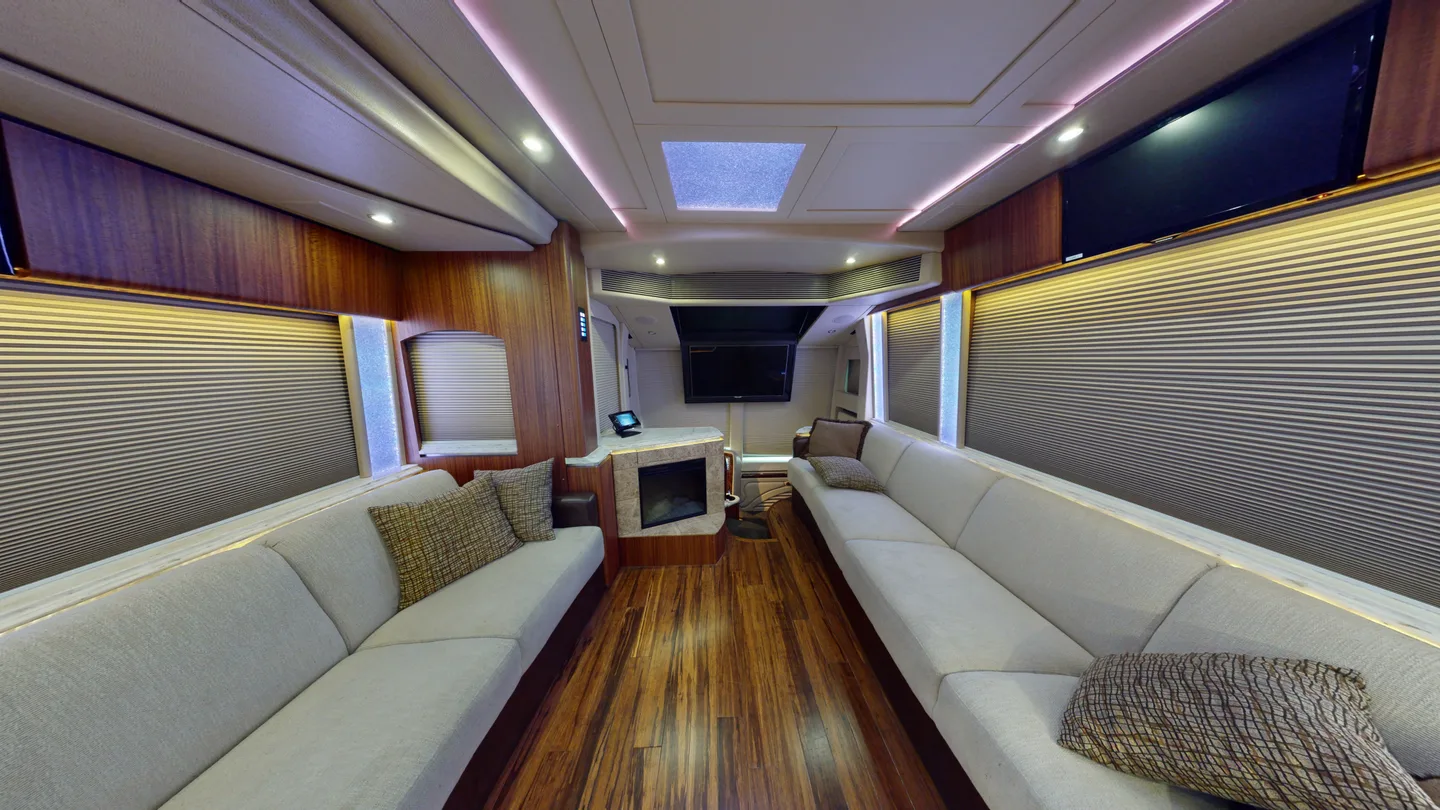 2014 Marathon H3-45 interior - photo 5 of 15