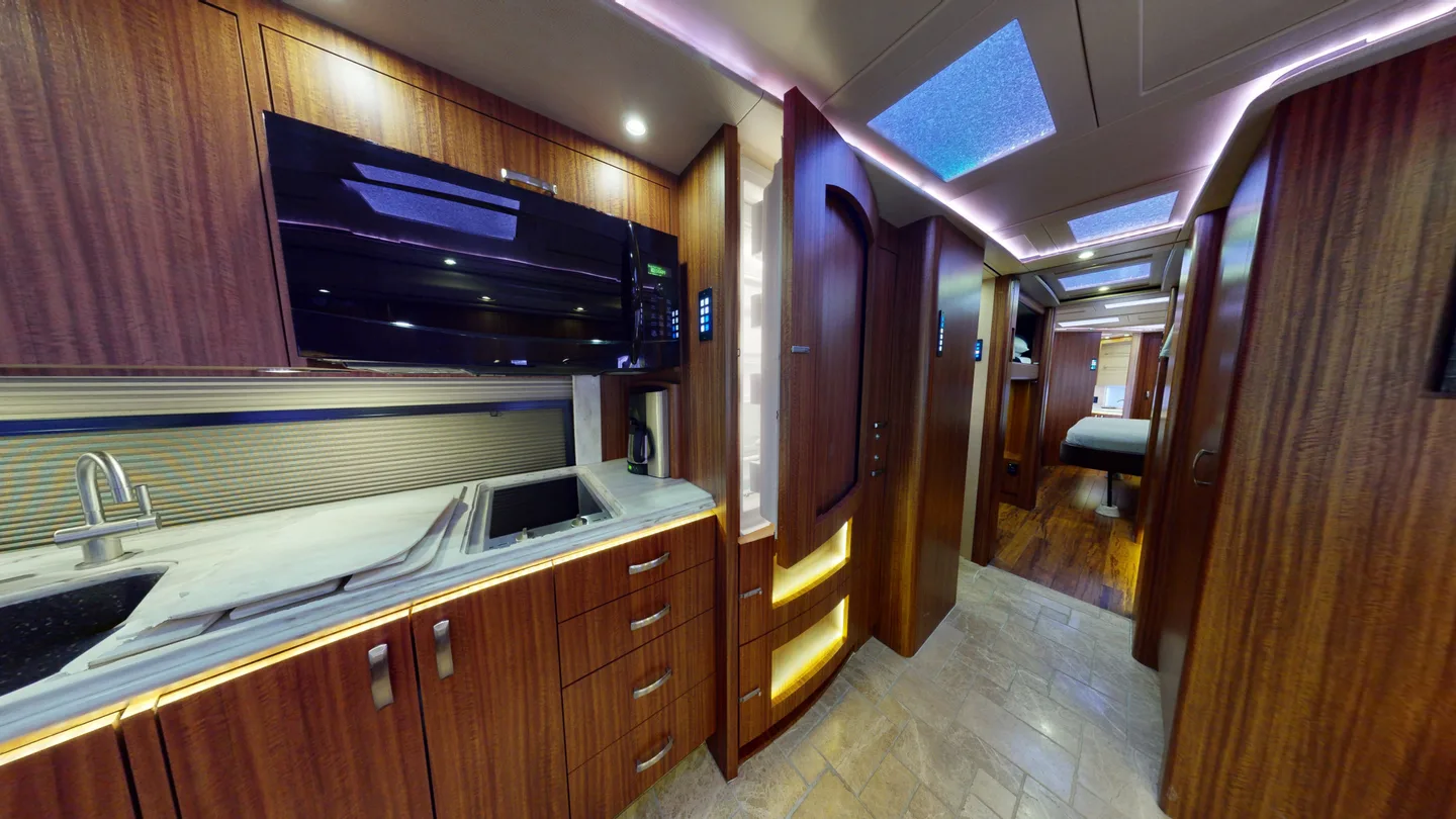 2014 Marathon H3-45 interior - photo 7 of 15