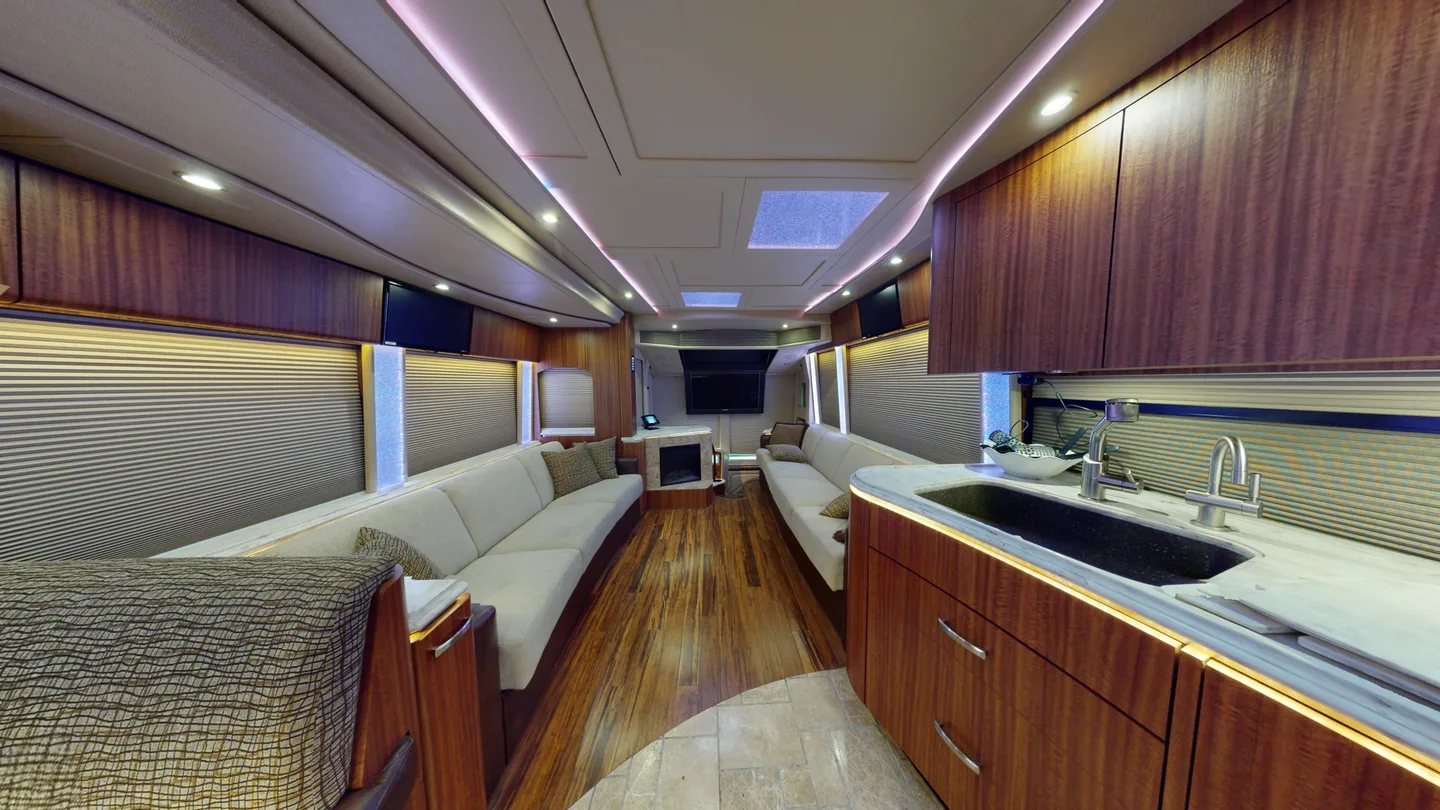 2014 Marathon H3-45 interior - photo 6 of 15