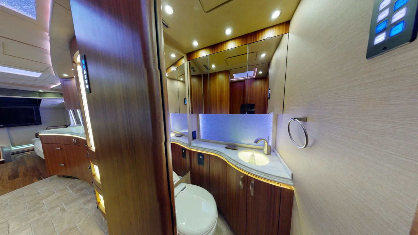 2014 Marathon H3-45 interior - photo 8 of 15