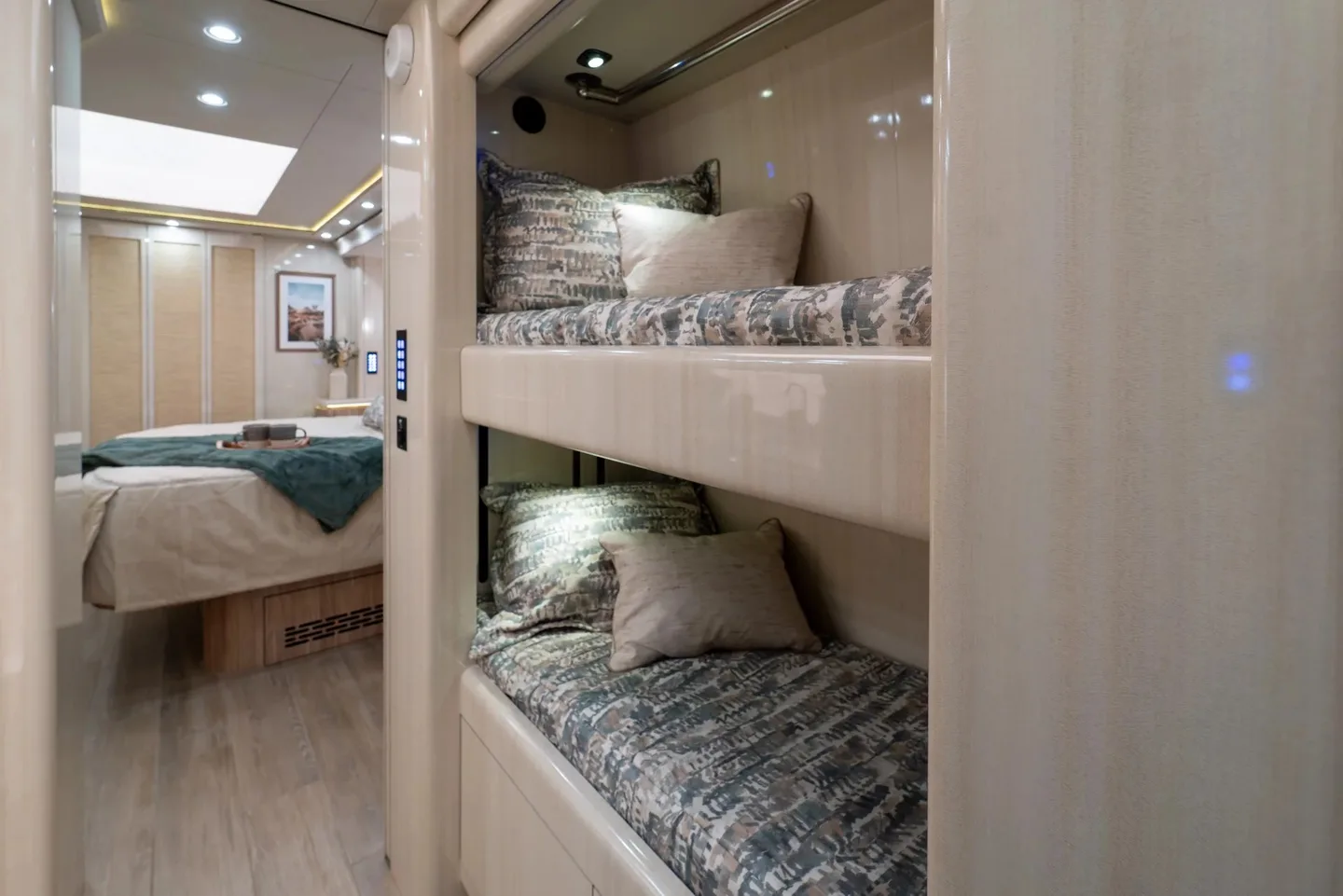 2024 Marathon H3-45 interior - photo 5 of 54