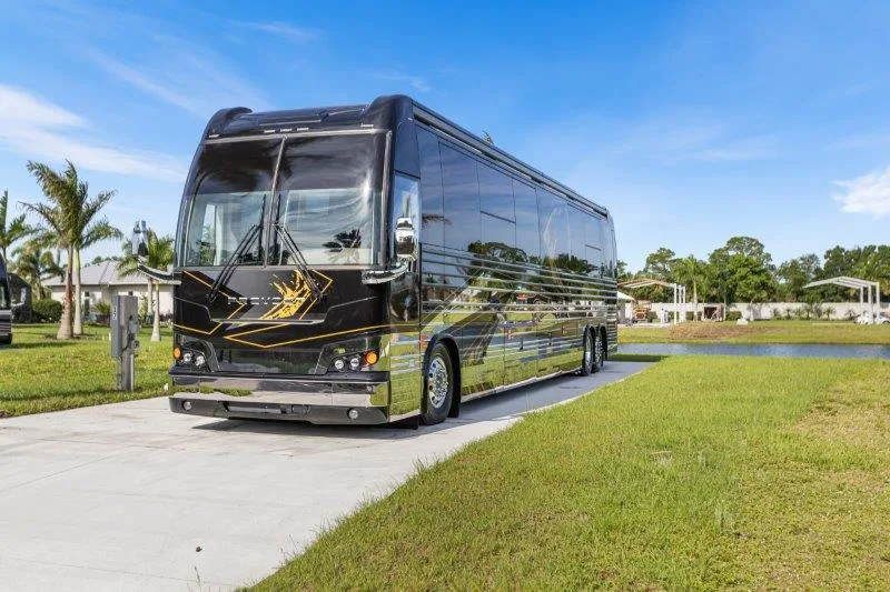 2025 Prevost Epic X3 Double Slide