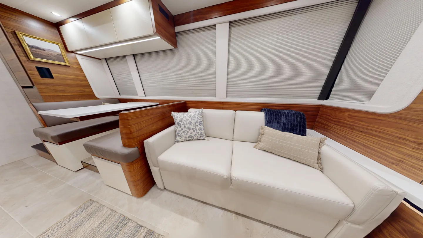 2025 Epic H3-45 interior - photo 4 of 30