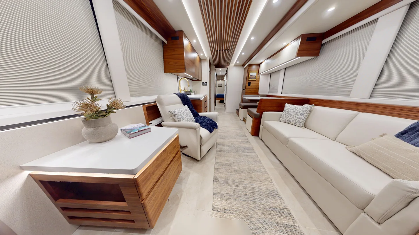 2025 Epic H3-45 interior - photo 6 of 30