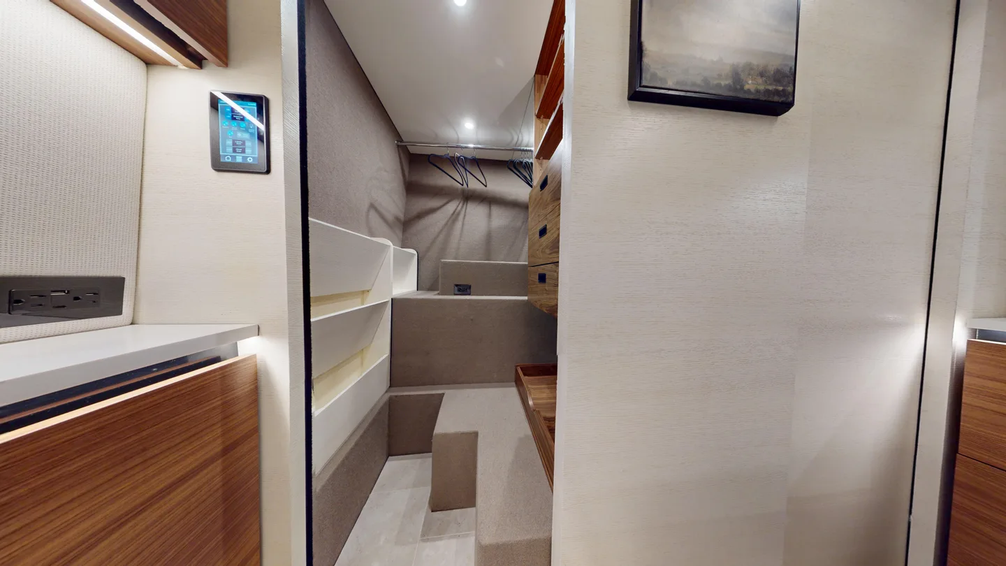 2025 Epic H3-45 interior - photo 8 of 30