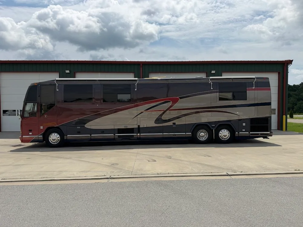 2002  Featherlite H3-45 : Double Slide