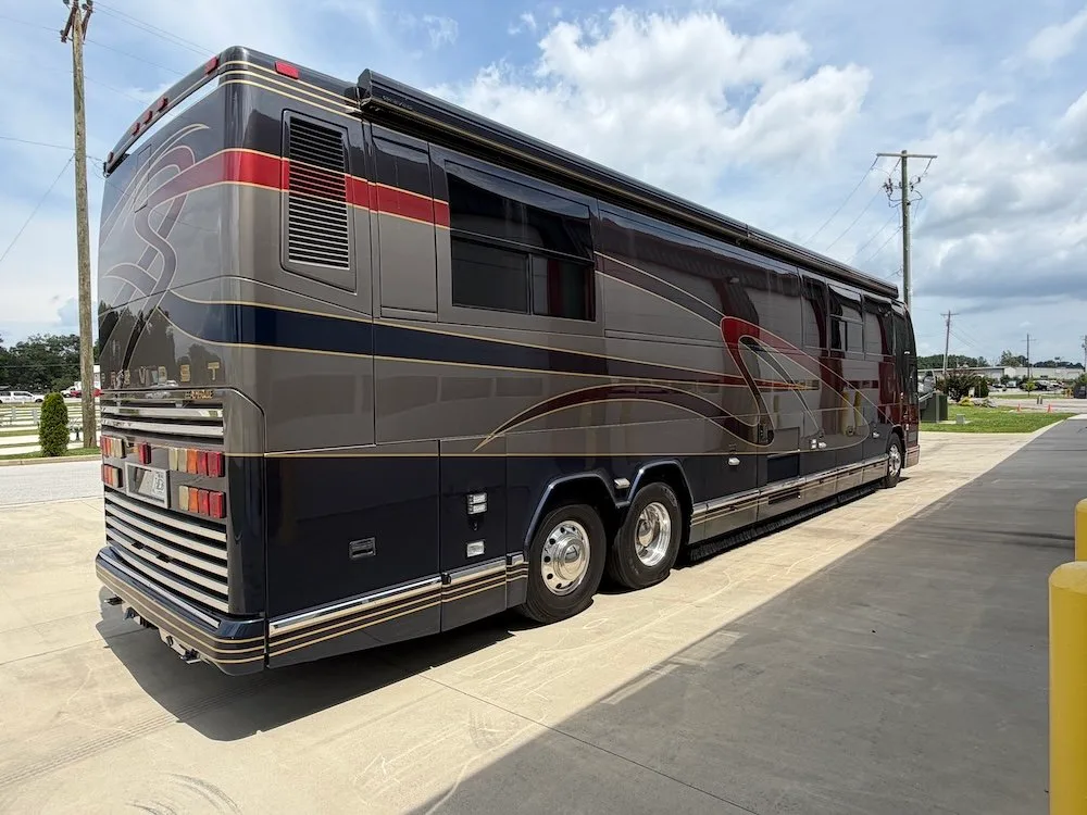 2002  Featherlite H3-45 : Double Slide