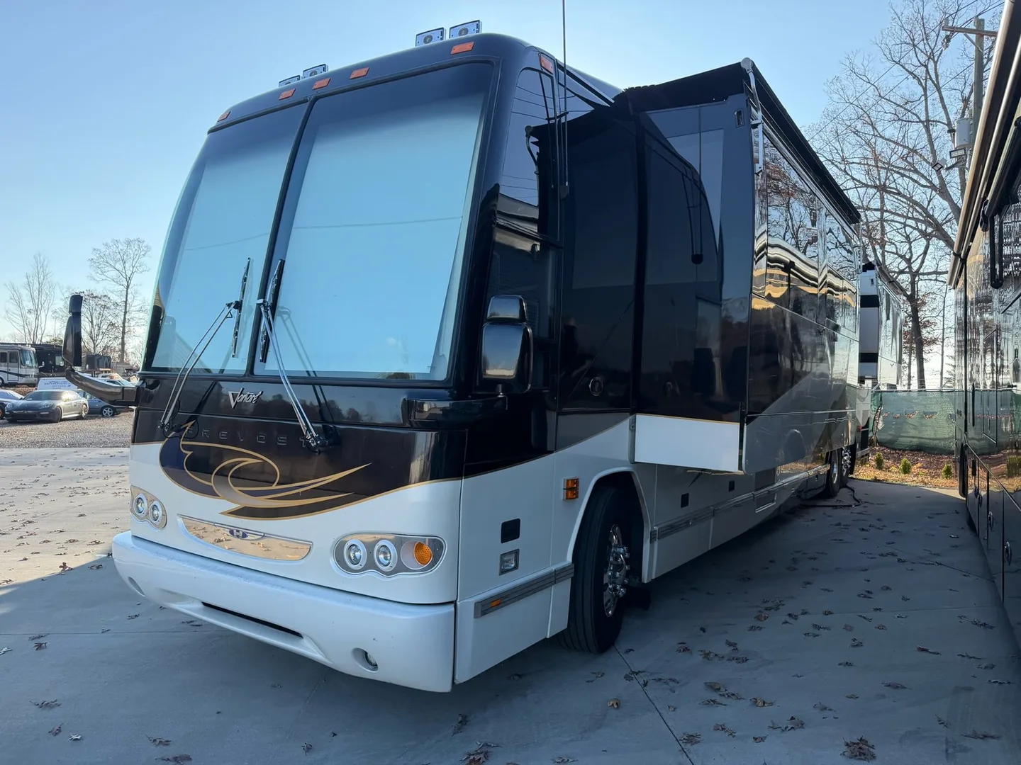 2003 Featherlite H3-45 interior - photo 6 of 78