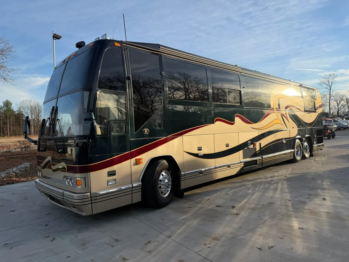 2002 Featherlite H3-45 interior - photo 8 of 102