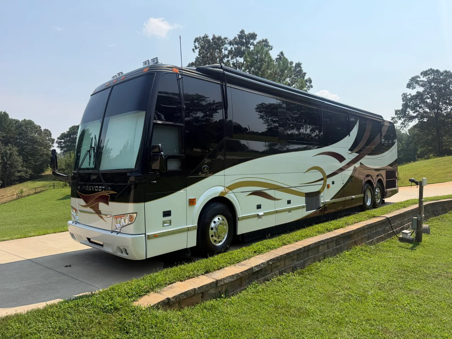 2006 Prevost Featherlite Vantare H3-45