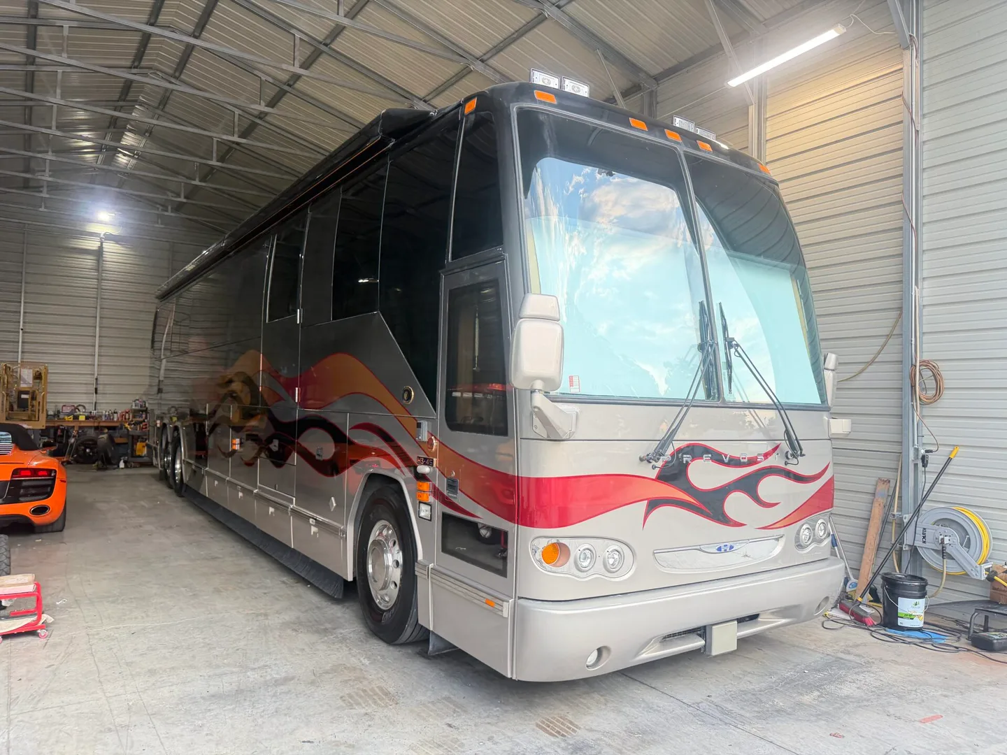 2006 Featherlite H3-45: DS : Handicap Accessible
