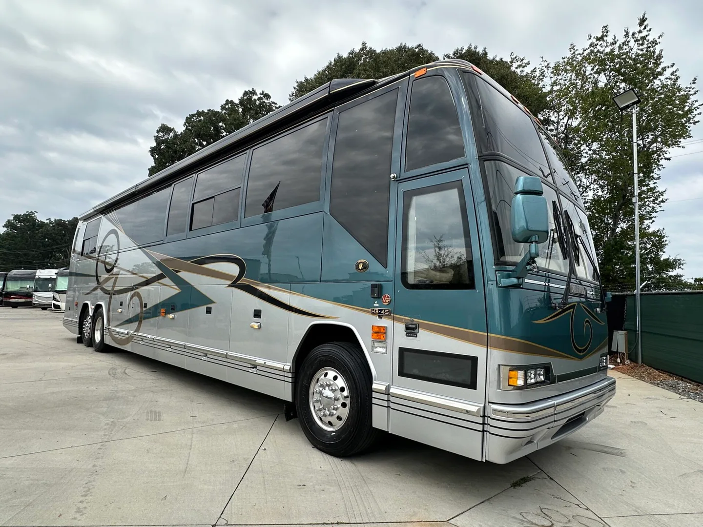 2002 Featherlite H3-45 : Double Slide
