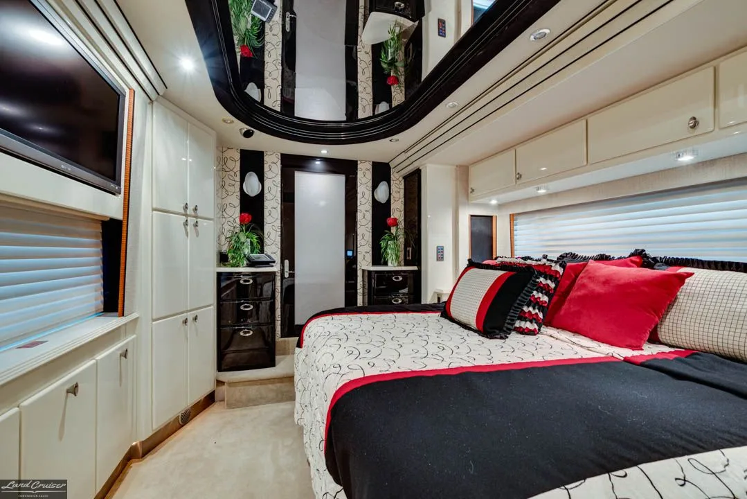 2007 Country Coach XLII interior - photo 6 of 67