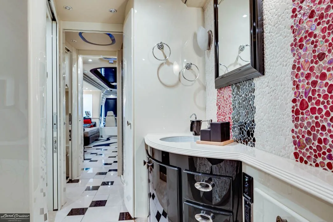 2007 Country Coach XLII interior - photo 7 of 67