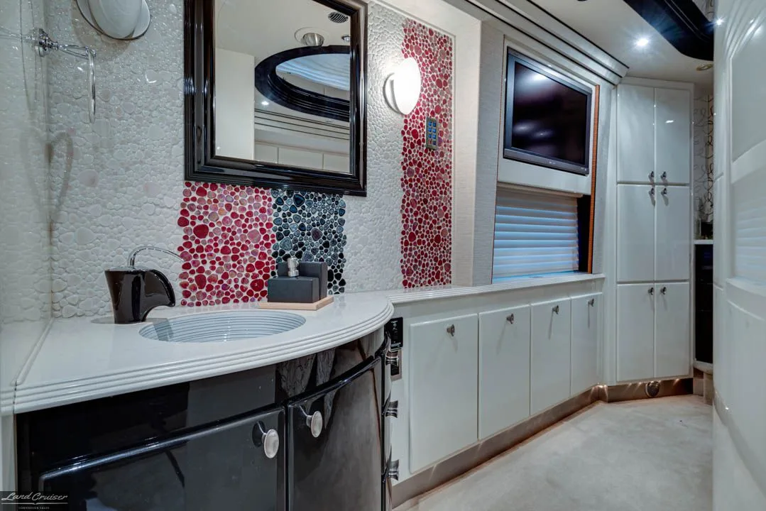 2007 Country Coach XLII interior - photo 8 of 67