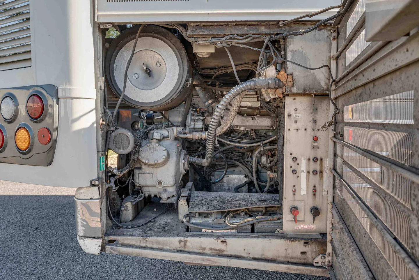 2001 OTHER XLII interior - photo 7 of 42